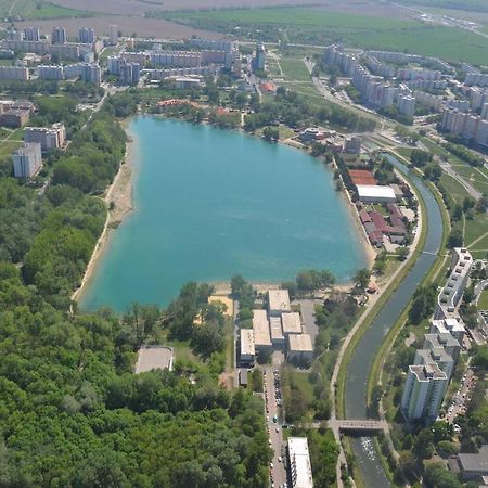 Lake Apartment, 2X Free Garage, 10 Mins To Centre Bratislava Eksteriør billede