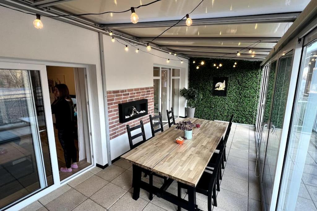 Lake Apartment, 2X Free Garage, 10 Mins To Centre Bratislava Eksteriør billede