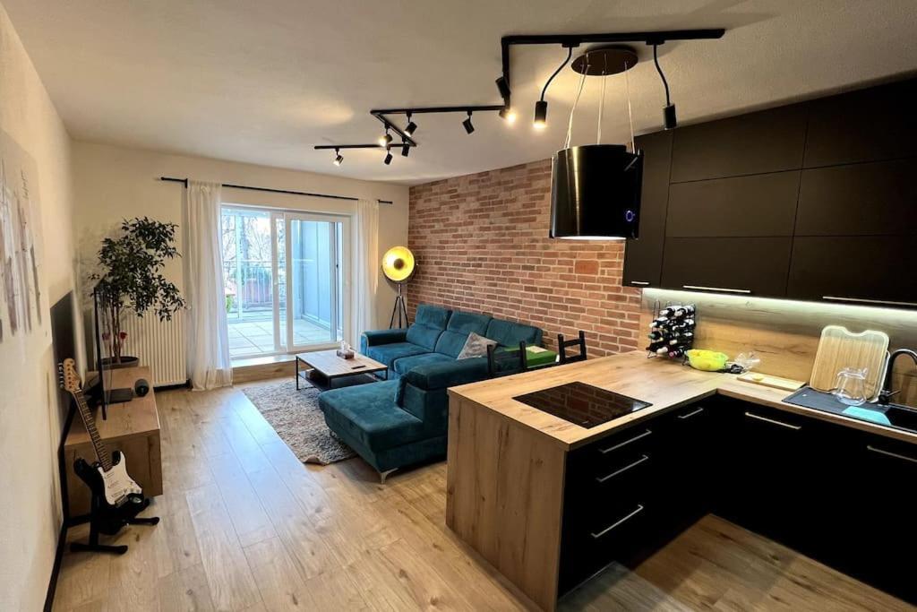 Lake Apartment, 2X Free Garage, 10 Mins To Centre Bratislava Eksteriør billede