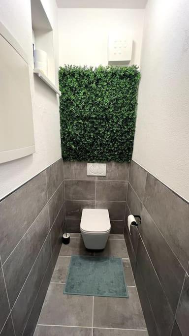 Lake Apartment, 2X Free Garage, 10 Mins To Centre Bratislava Eksteriør billede